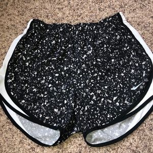 Women’s Medium Nike shorts